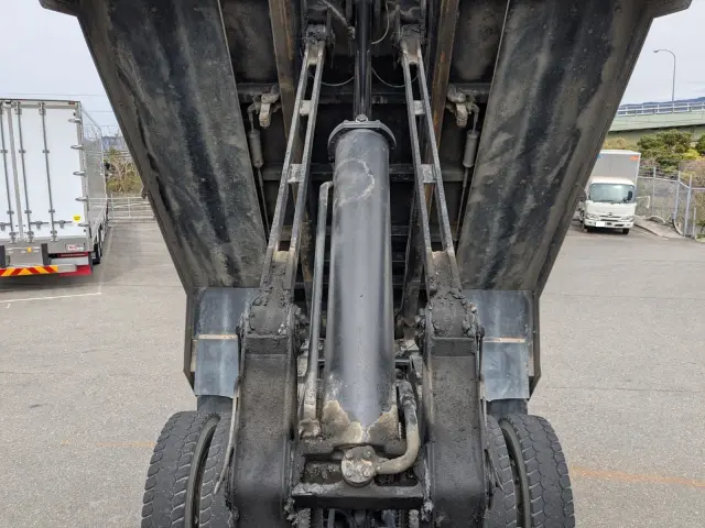 いすゞ ギガ QKG-CXZ77AT(6x4)の写真20