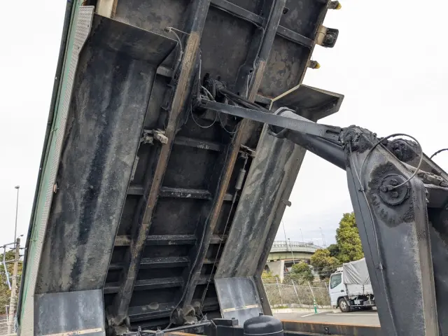 いすゞ ギガ QKG-CXZ77AT(6x4)の写真22