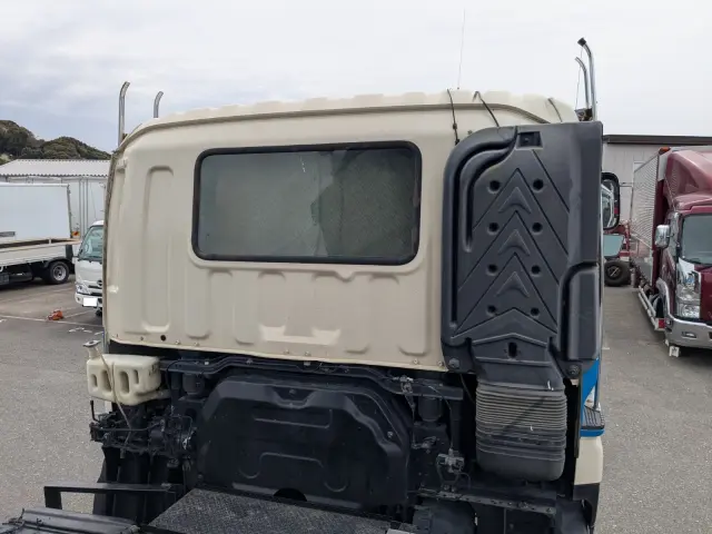 いすゞ ギガ QKG-CXZ77AT(6x4)の写真24