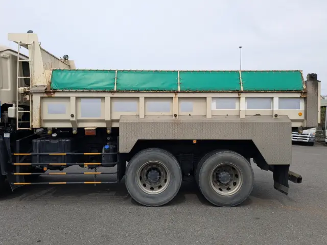 いすゞ ギガ QKG-CXZ77AT(6x4)の写真26