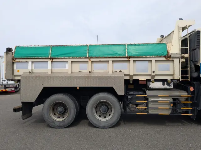 いすゞ ギガ QKG-CXZ77AT(6x4)の写真31