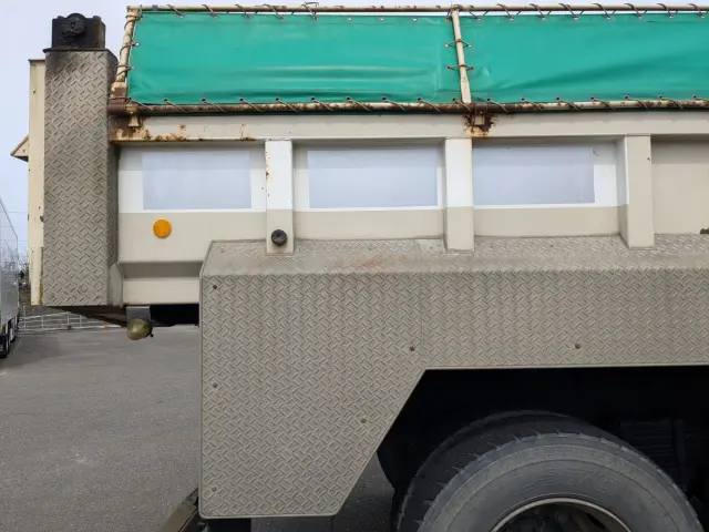 いすゞ ギガ QKG-CXZ77AT(6x4)の写真32