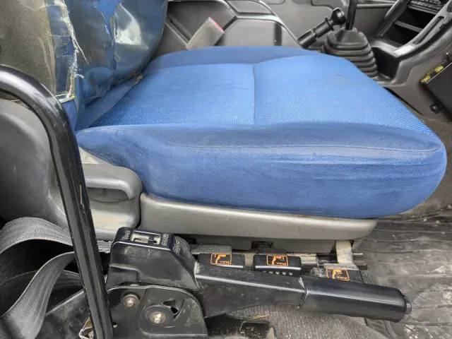 いすゞ ギガ QKG-CXZ77AT(6x4)の写真36