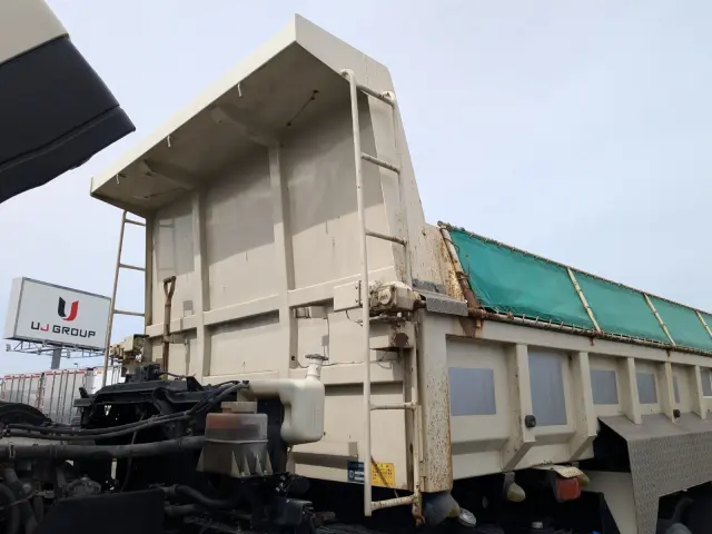 いすゞ ギガ QKG-CXZ77AT(6x4)の写真42