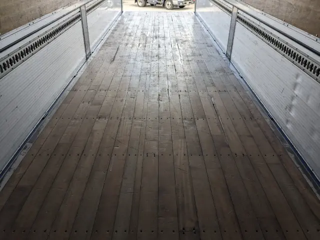 日野 プロフィア QPG-FW1AXEG(8x4)の写真17