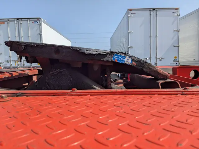 日野 プロフィア QDG-SS1EKAA(6x4)の写真11