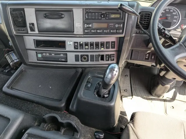 日野 プロフィア QDG-SS1EKAA(6x4)の写真32