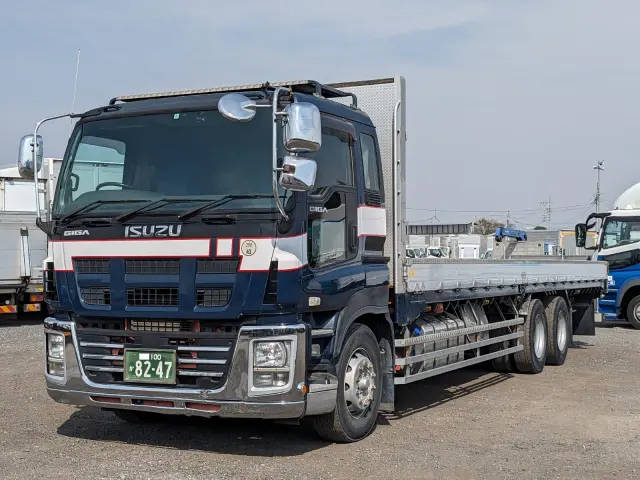 いすゞ ギガ QKG-CYL77A(6x2)の写真1