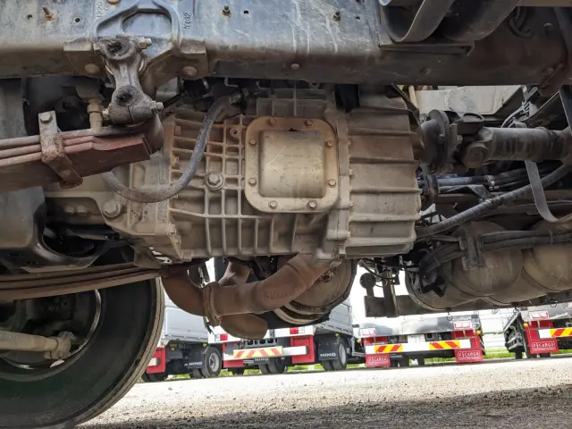 日野 プロフィア QKG-FS1AKAA(6x4)の写真26