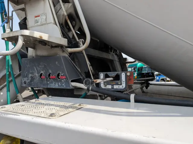 日野 プロフィア QKG-FS1AKAA(6x4)の写真30