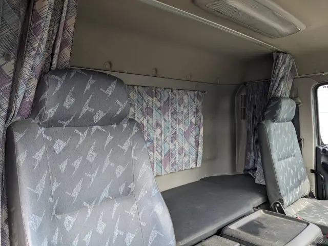 日野 プロフィア QKG-FS1AKAA(6x4)の写真35