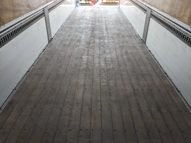 日野 プロフィア QKG-FR1EXBG(6x2)の写真17