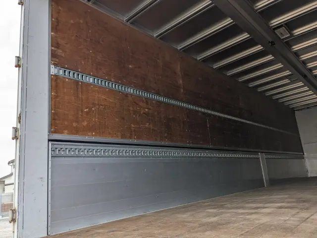 日野 プロフィア QKG-FR1EXBG(6x2)の写真19