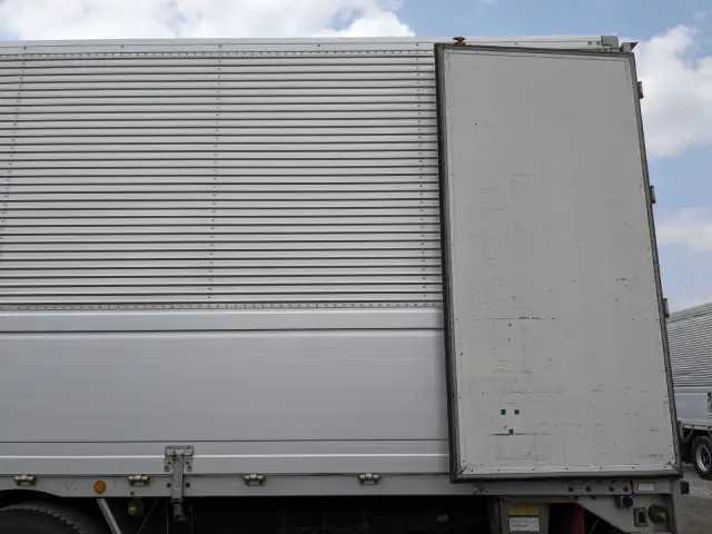 日野 プロフィア QKG-FR1EXBG(6x2)の写真20