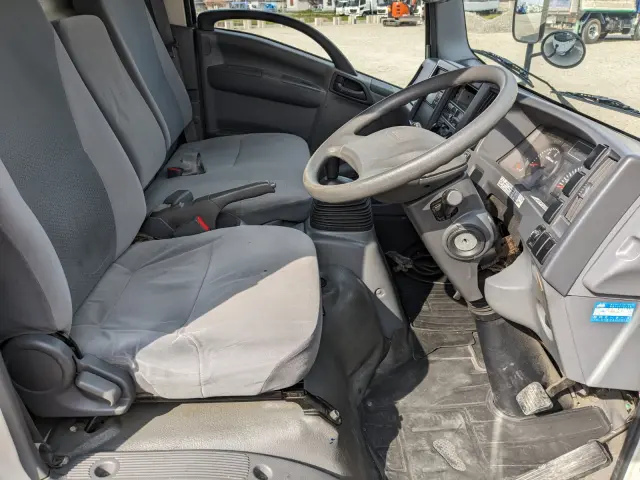 いすゞ エルフ TRG-NLR85AN(2WD)の写真33