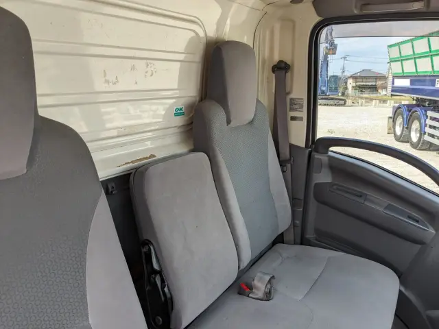 いすゞ エルフ TRG-NLR85AN(2WD)の写真35