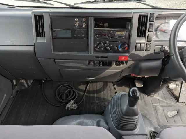 いすゞ エルフ TRG-NLR85AN(2WD)の写真36