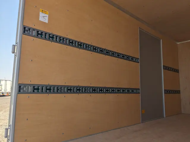 三菱 キャンター 2RG-FEAV0(2WD)の写真18