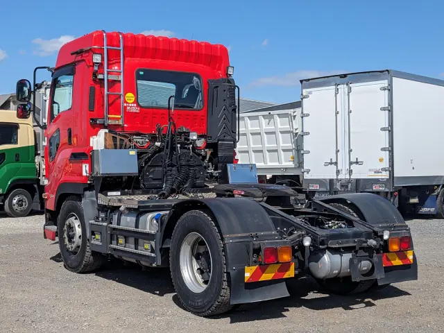 いすゞ ギガ 2KG-EXD52CD(2WD)の写真4