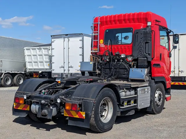 いすゞ ギガ 2KG-EXD52CD(2WD)の写真5