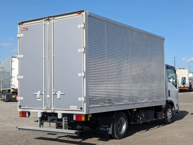 いすゞ エルフ 2RG-NNR88AN(2WD)の写真4