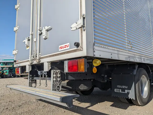 いすゞ エルフ 2RG-NNR88AN(2WD)の写真6
