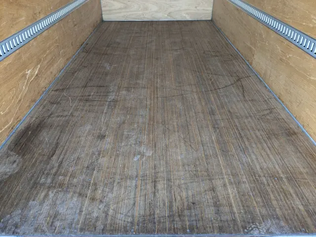 いすゞ エルフ 2RG-NNR88AN(2WD)の写真11