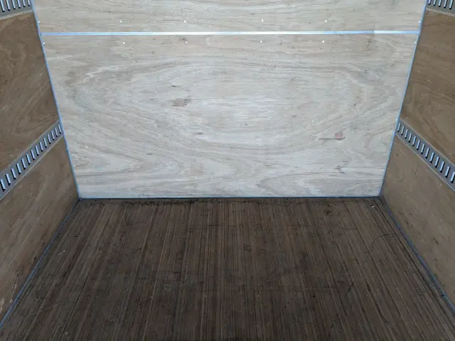 いすゞ エルフ 2RG-NNR88AN(2WD)の写真13