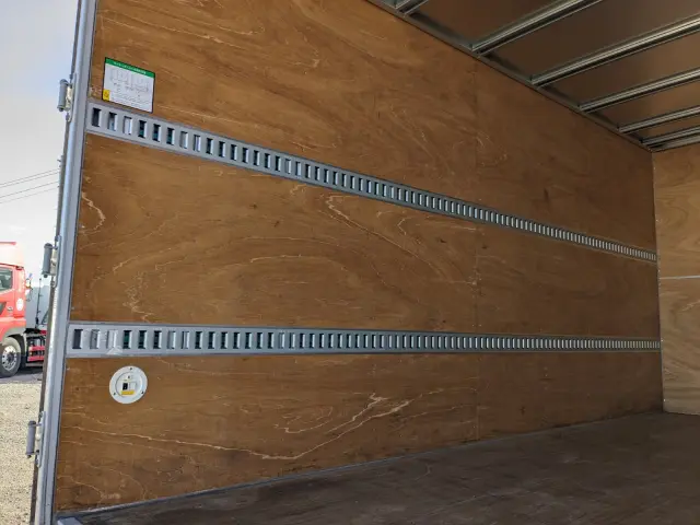 いすゞ エルフ 2RG-NNR88AN(2WD)の写真18