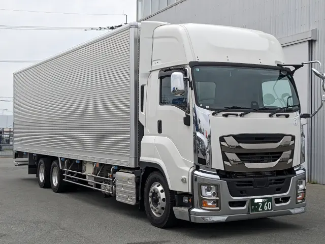 いすゞ ギガ 2PG-CYY77DU(6x4)の写真2