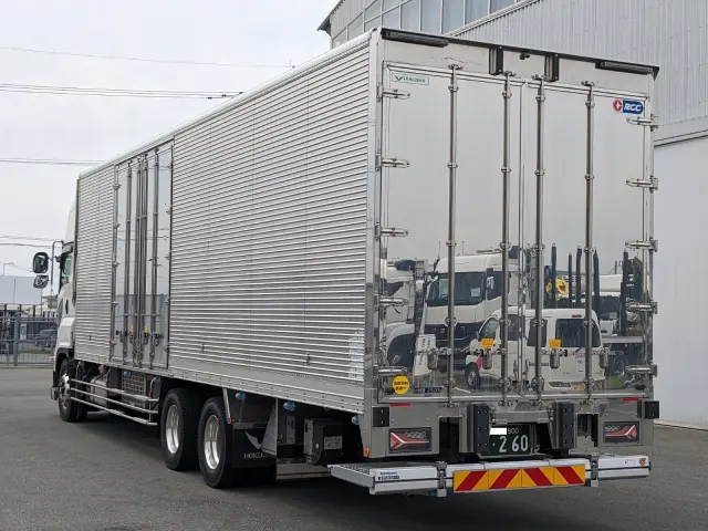 いすゞ ギガ 2PG-CYY77DU(6x4)の写真3