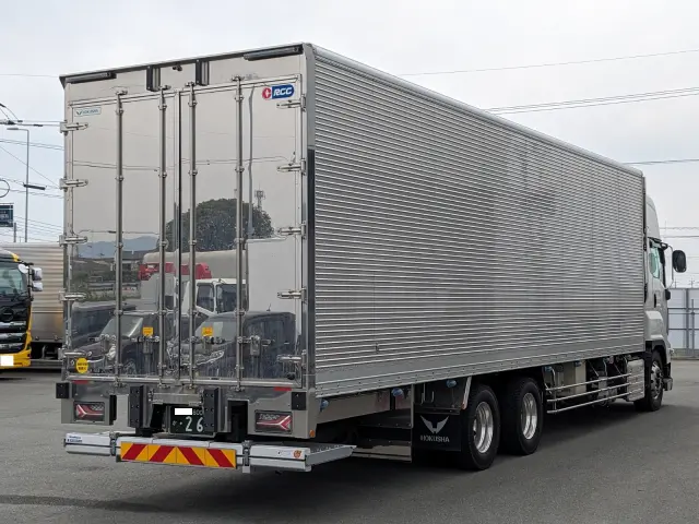 いすゞ ギガ 2PG-CYY77DU(6x4)の写真4