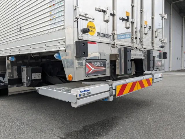 いすゞ ギガ 2PG-CYY77DU(6x4)の写真5