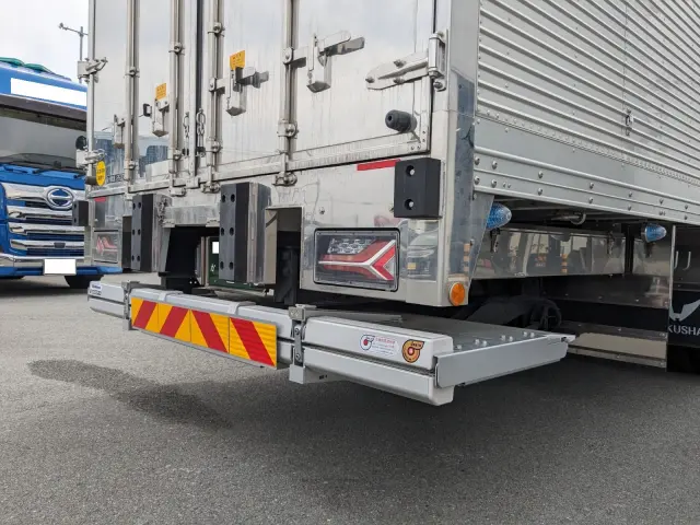 いすゞ ギガ 2PG-CYY77DU(6x4)の写真6