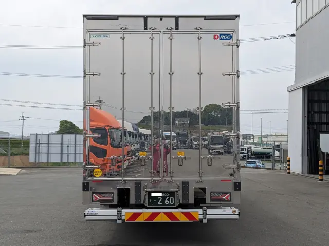 いすゞ ギガ 2PG-CYY77DU(6x4)の写真7