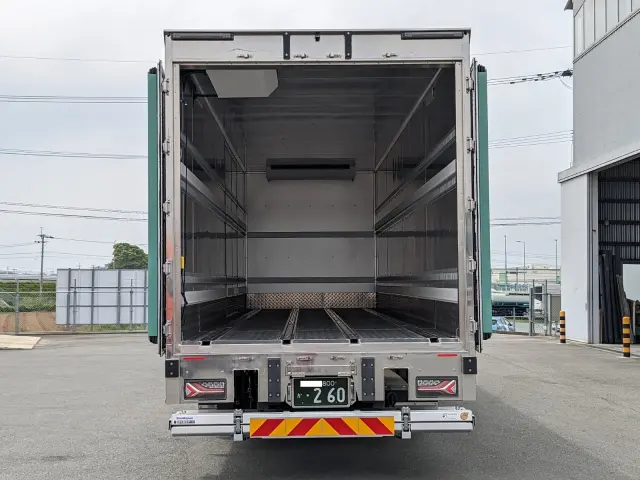 いすゞ ギガ 2PG-CYY77DU(6x4)の写真8