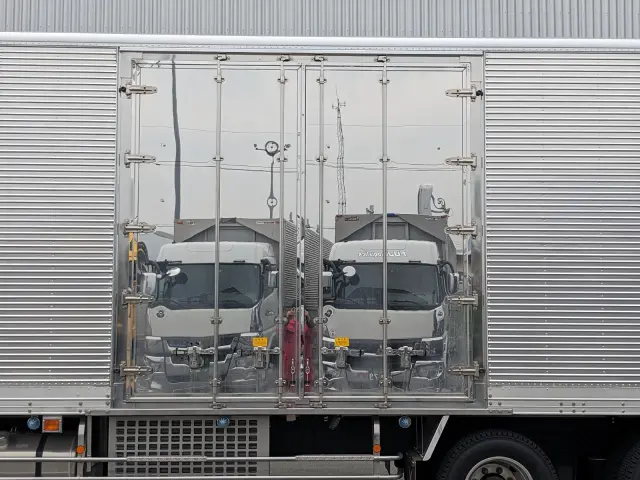 いすゞ ギガ 2PG-CYY77DU(6x4)の写真13