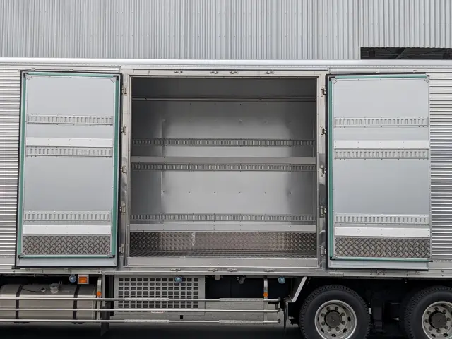 いすゞ ギガ 2PG-CYY77DU(6x4)の写真14