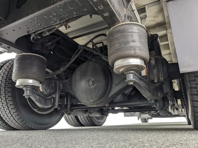 いすゞ ギガ 2PG-CYY77DU(6x4)の写真16