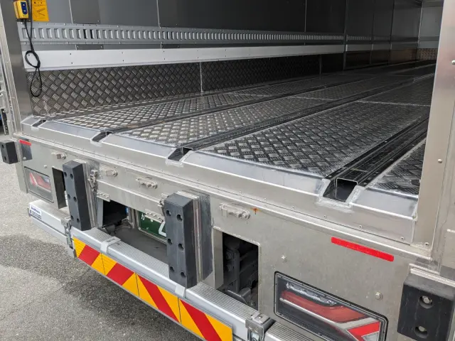 いすゞ ギガ 2PG-CYY77DU(6x4)の写真19