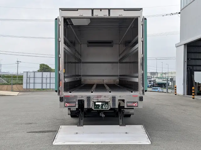 いすゞ ギガ 2PG-CYY77DU(6x4)の写真38