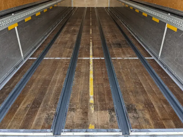 UD クオン 2PG-CD5CA(6x2)の写真11