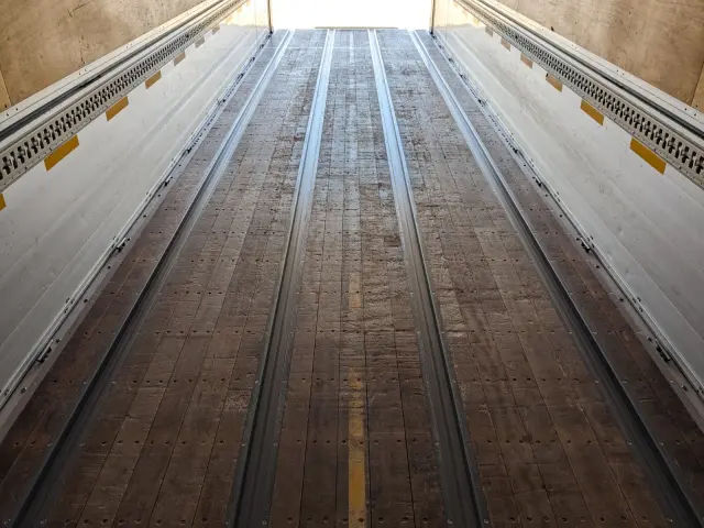 UD クオン 2PG-CD5CA(6x2)の写真16