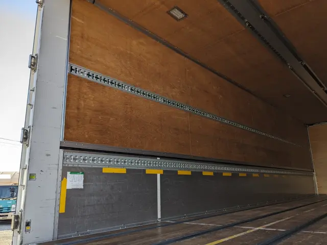 UD クオン 2PG-CD5CA(6x2)の写真18