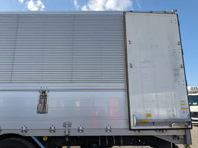 UD クオン 2PG-CD5CA(6x2)の写真19