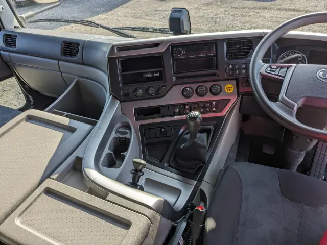 UD クオン 2PG-CD5CA(6x2)の写真28