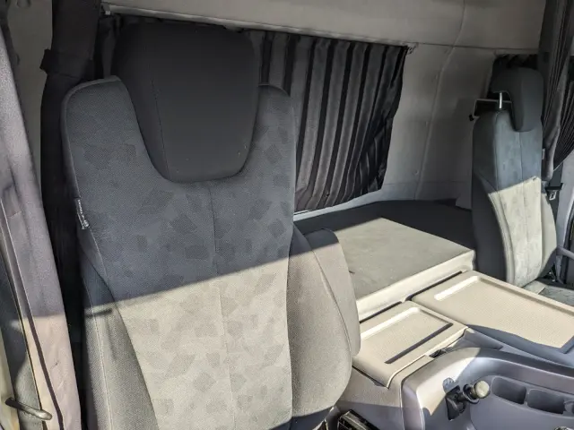 UD クオン 2PG-CD5CA(6x2)の写真41