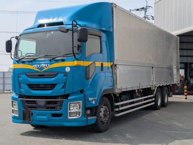 いすゞ ギガ QKG-CYL77B(6x2)の写真1