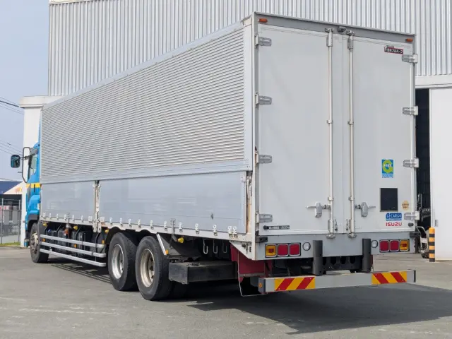 いすゞ ギガ QKG-CYL77B(6x2)の写真3