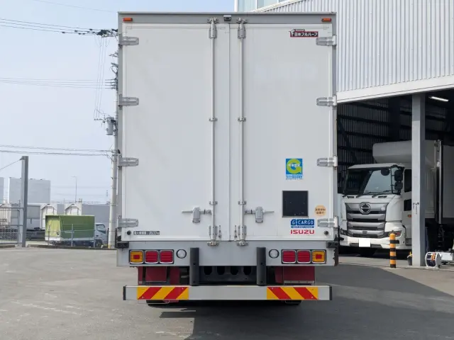 いすゞ ギガ QKG-CYL77B(6x2)の写真5